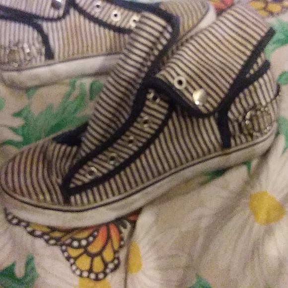 Applebottom high top shoe - Picture 3 of 3